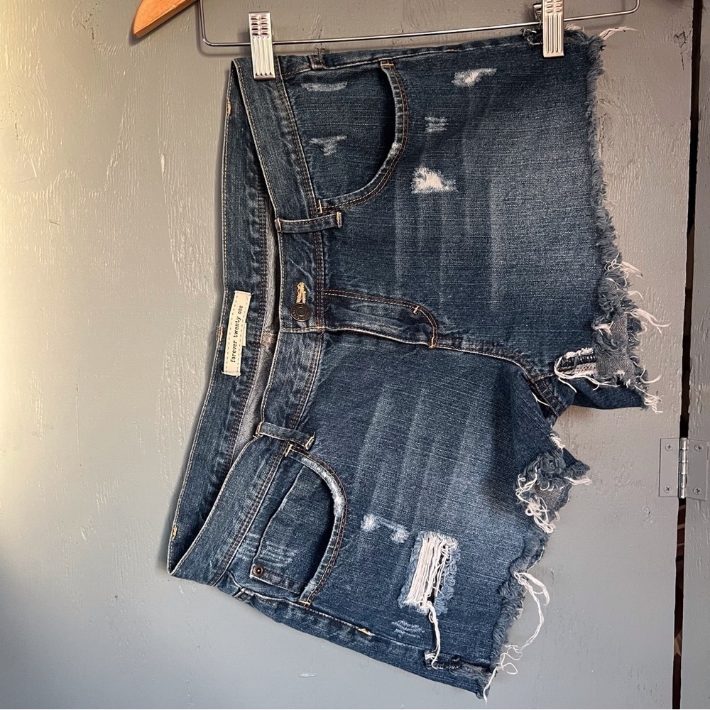 For Ever 21 Low-rise Medium Wash Factory Distressed Shorts Size 30